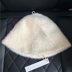 House of Harlow 1960 new bucket hat. Cream